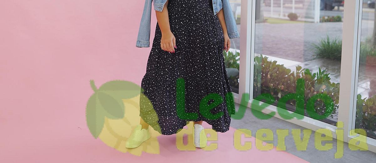 Tênis e saia: como criar looks femininos e confortáveis