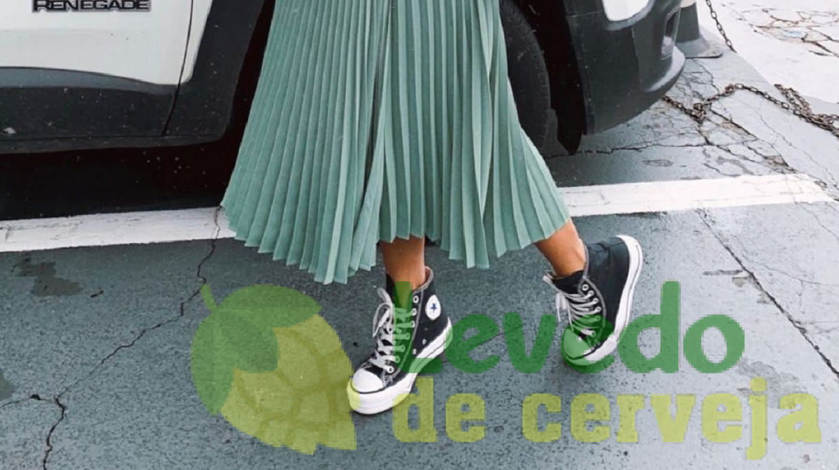 Tênis e saia: como criar looks femininos e confortáveis
