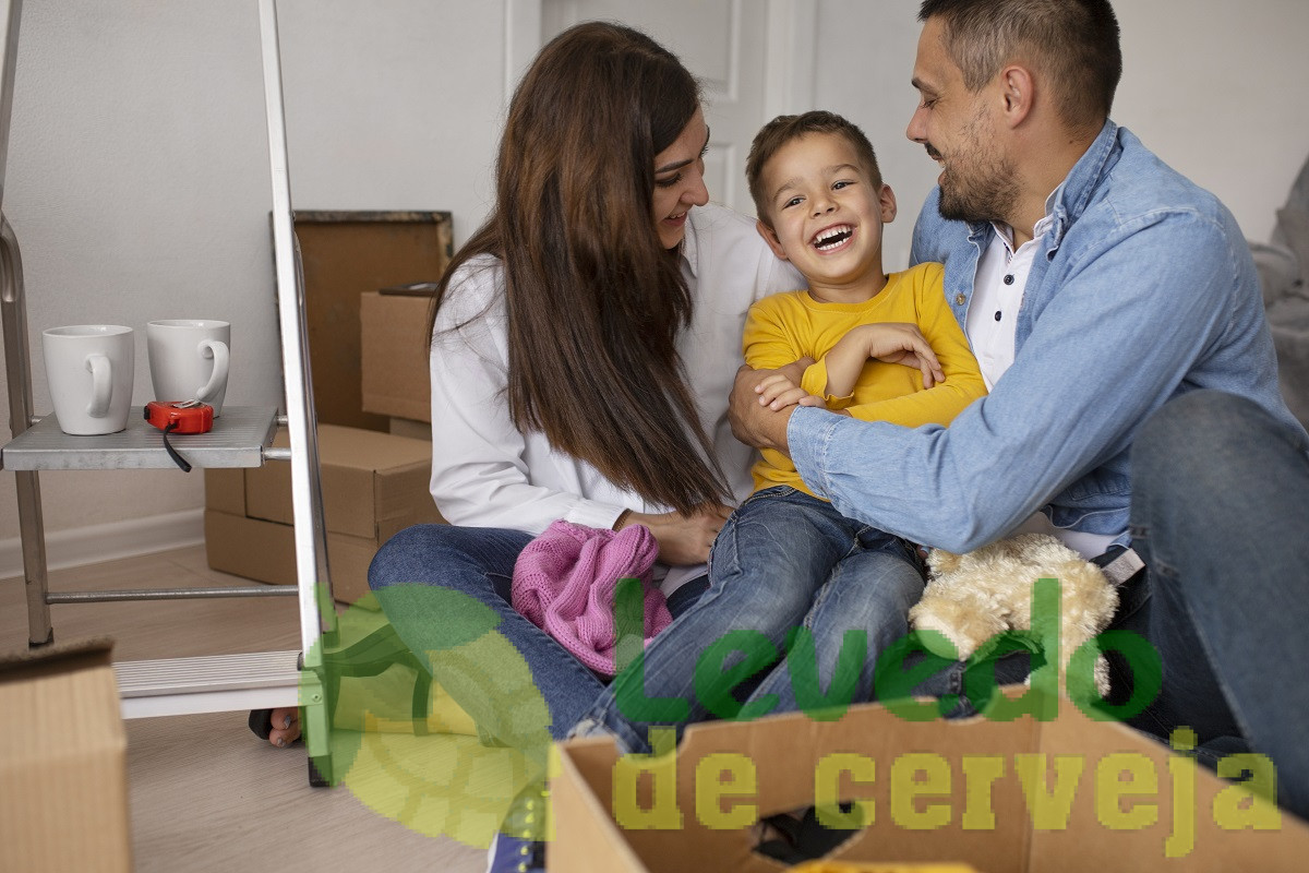 Família completa em sua mudança